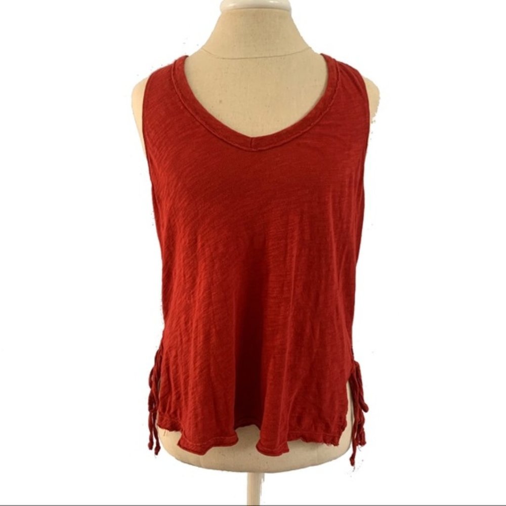 Universal Thread Red Tank Size M